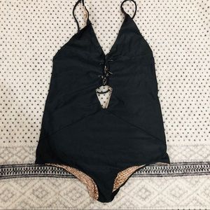 ❌sold❌EUC Acacia Kokomo in Storm. Size Large